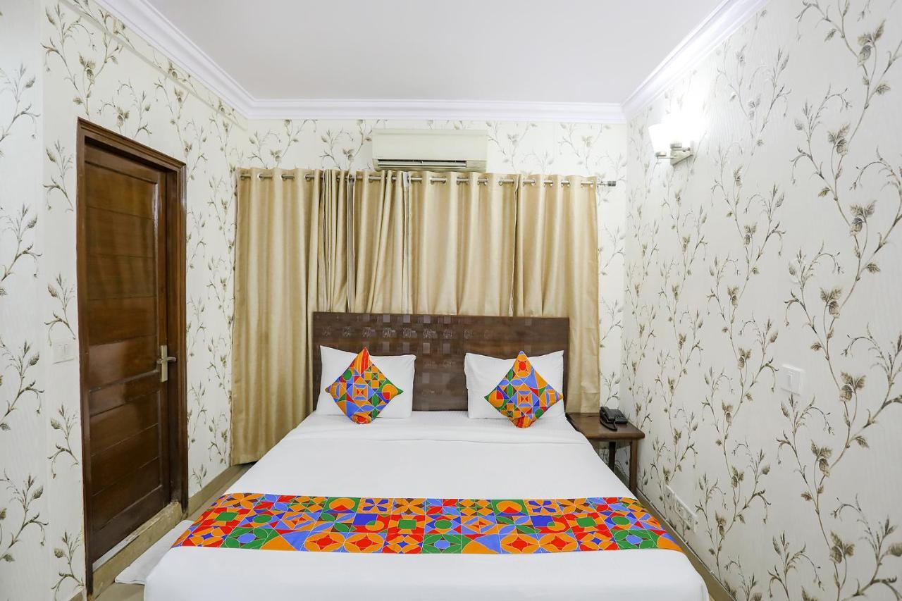 Fabexpress Jpm Harshdeep Hotel Ню Делхи Екстериор снимка